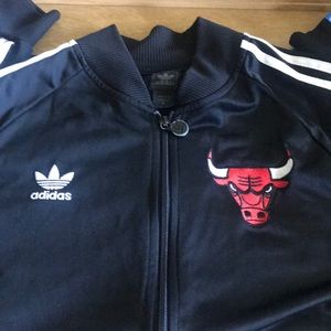 Vintage 90’s Adidas Chicago Bulls logo jacket